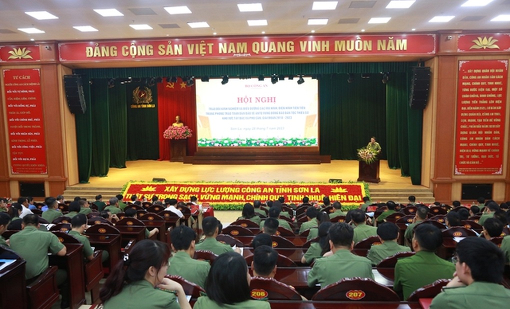 Gần 70.000 tin báo từ nhân dân giúp công an bắt giữ hơn 11.500 tội phạm - 2 Gần 70.000 tin báo từ nhân dân giúp công an bắt giữ hơn 11.500 tội phạm - 2