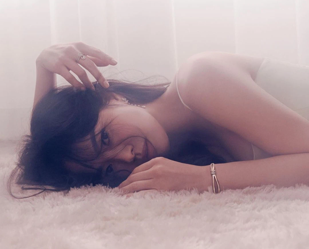 Tròn 2 năm ly hôn, Song Hye Kyo quyến rũ và nổi tiếng hơn! - 6 Tròn 2 năm ly hôn, Song Hye Kyo quyến rũ và nổi tiếng hơn! - 6