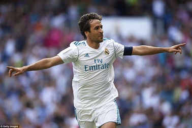 Raul và Guti lập công, huyền thoại Real Madrid đánh bại Arsenal