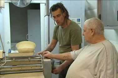 Bán tiệm bánh mì Pháp cho người vô gia cư giá… chỉ 1 euro