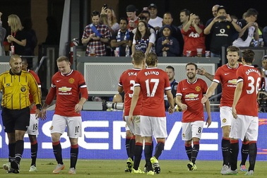 Depay góp công, Man Utd tiếp tục thắng ở ICC Cup 2015