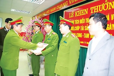 Chuyến “săn hàng Tết” khó quên của lính hình sự