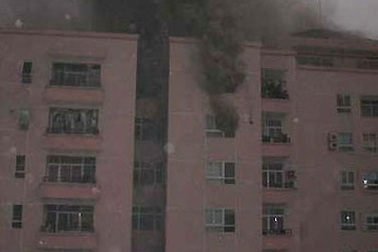 Cháy cao ốc, có xe thang 72m cũng... chịu