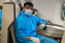 Đội tuyển futsal Việt Nam về nước, HLV Minh Giang cảm ơn người hâm mộ