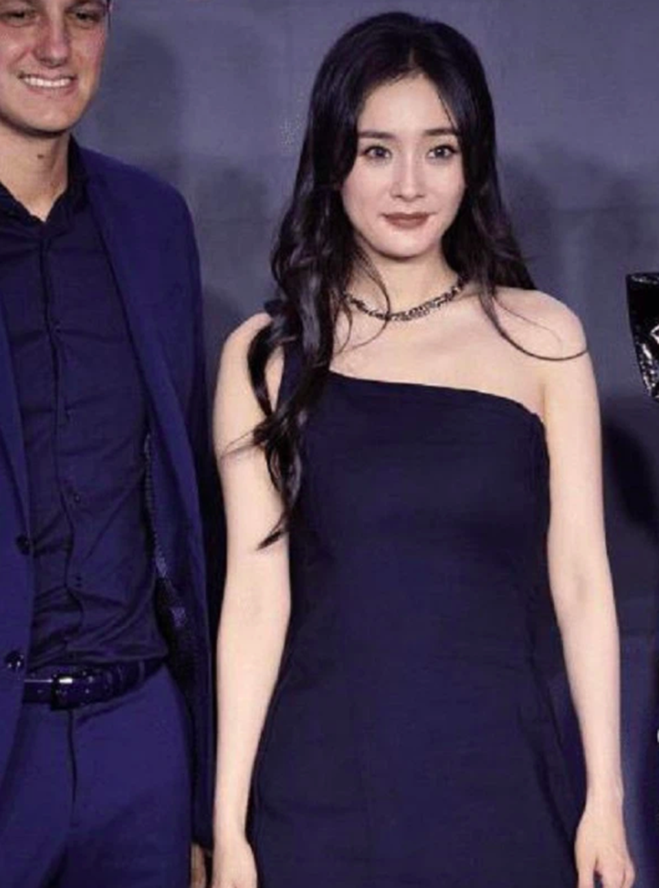 Dương Mịch mải mê làm việc, Lưu Khải Uy tất bật trông con - 8