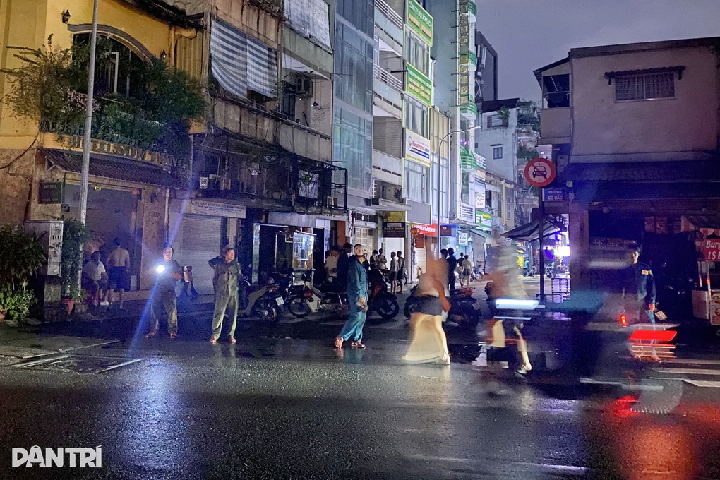Điều tra nguồn điện rò rỉ khiến thiếu niên tử vong ở trung tâm TPHCM - 2