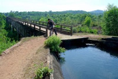 Xe máy rớt xuống kênh, hai người thiệt mạng