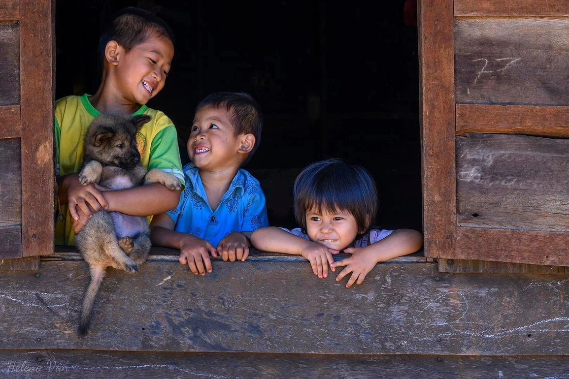 Bán tranh gây quỹ làm sân chơi cho trẻ em vùng sâu tại Tây Nguyên - 5 Bán tranh gây quỹ làm sân chơi cho trẻ em vùng sâu tại Tây Nguyên - 5