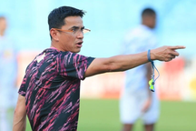 Nhiều huấn luyện viên ngoại mất việc và sự khắc nghiệt của V-League