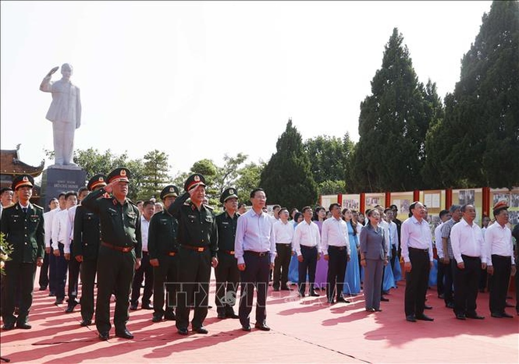 Chủ tịch nước Võ Văn Thưởng thăm quân và dân huyện đảo Cô Tô - 2 Chủ tịch nước Võ Văn Thưởng thăm quân và dân huyện đảo Cô Tô - 2