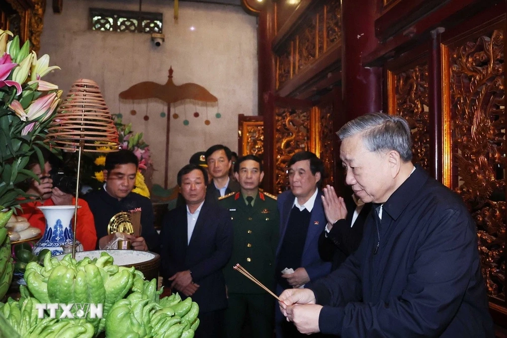 Tổng Bí thư Tô Lâm dâng hương tưởng niệm các Vua Hùng - 3 Tổng Bí thư Tô Lâm dâng hương tưởng niệm các Vua Hùng - 3