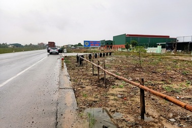 Điểm mặt các “ông lớn” ngang nhiên “xẻ” hộ lan, băm nát hành lang giao thông QL 1A