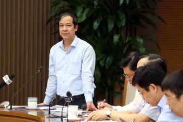 Bộ GD-ĐT: Học sinh hạn chế học sách tham khảo để "học mà chơi, chơi mà học"