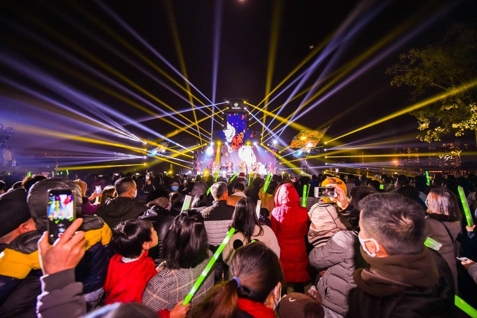 Gần 20 nghìn cư dân Ecopark mãn nhãn cùng đại tiệc countdown hoành tráng - 6 Gần 20 nghìn cư dân Ecopark mãn nhãn cùng đại tiệc countdown hoành tráng - 6