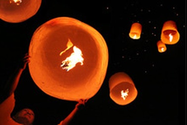 Thả đèn trời chơi trung thu