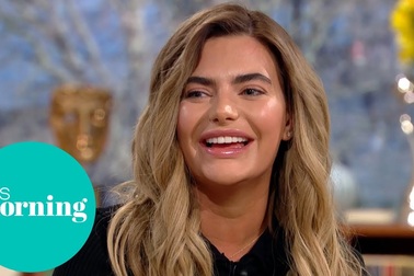 Megan Barton-Hanson xinh đẹp trên truyền hình