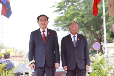 Lễ đón Chủ tịch Quốc hội Vương Đình Huệ thăm chính thức Campuchia
