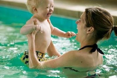 Cẩn thận với chứng đau tai mùa bơi lội