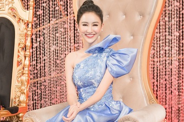 Hà Thu tự tin cầm trịch Duyên dáng Bolero 2018