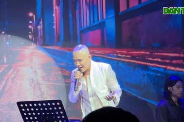 Nathan Lee quên lời khi hát hit của Cao Thái Sơn