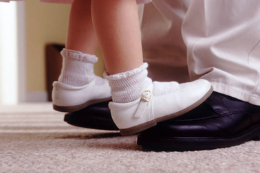 Con gái, nghe ba nói…