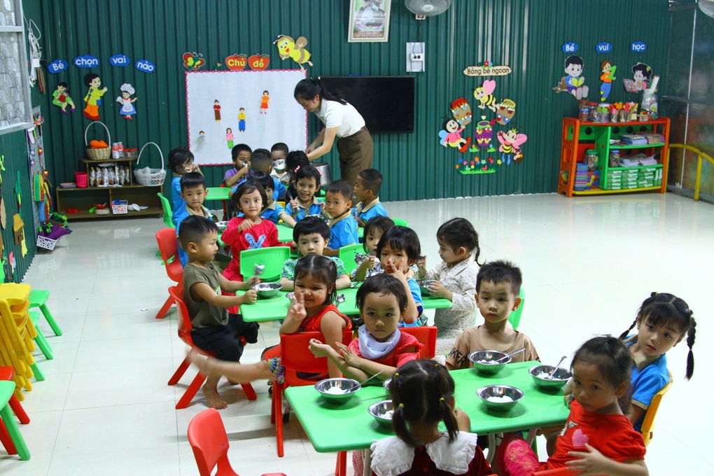 Trạm trộn bê tông phục vụ cao tốc phủ bụi trường học, khu dân cư - 5 Trạm trộn bê tông phục vụ cao tốc phủ bụi trường học, khu dân cư - 5