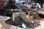 Hà Nội: Hố tử thần "nuốt chửng" đường Kim Ngưu