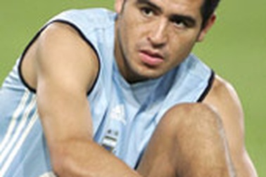 Riquelme lần đầu tiên được trao băng thủ quân