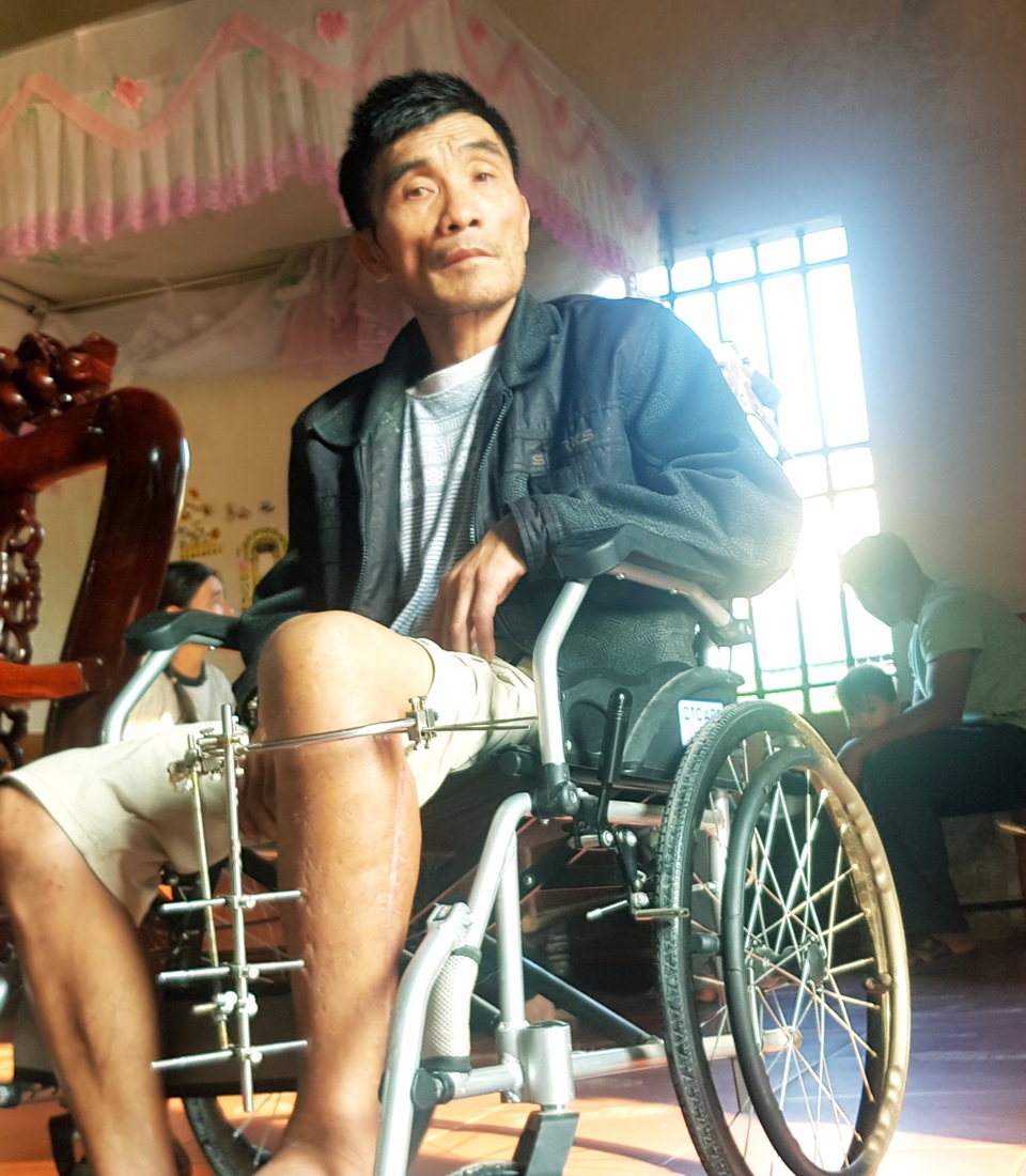 Trao hơn 80 triệu đồng của bạn đọc giúp đỡ gia đình 4 người gặp nạn vật vã trong bệnh viện - 3 Trao hơn 80 triệu đồng của bạn đọc giúp đỡ gia đình 4 người gặp nạn vật vã trong bệnh viện - 3