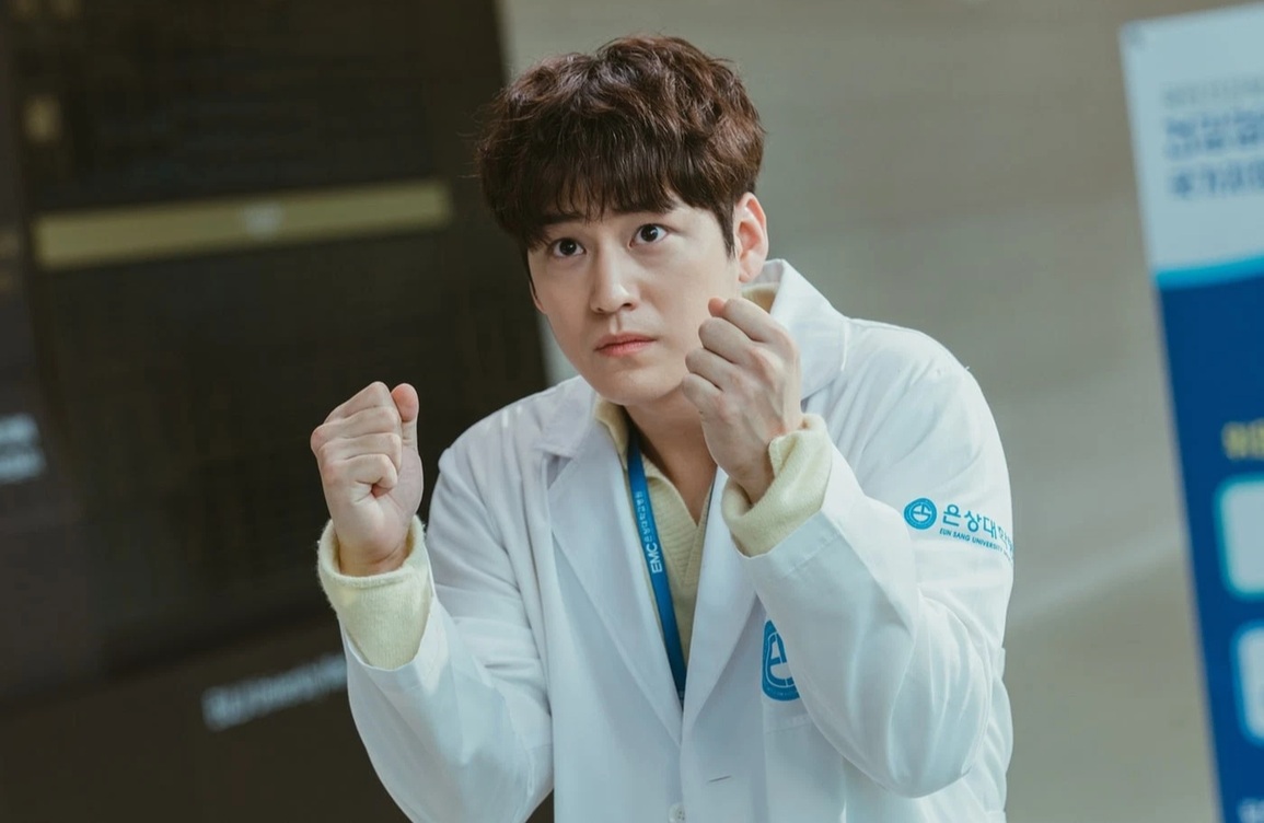 Bi Rain và Kim Bum đụng độ thú vị trong Bác sĩ ma - 4 Bi Rain và Kim Bum đụng độ thú vị trong Bác sĩ ma - 4