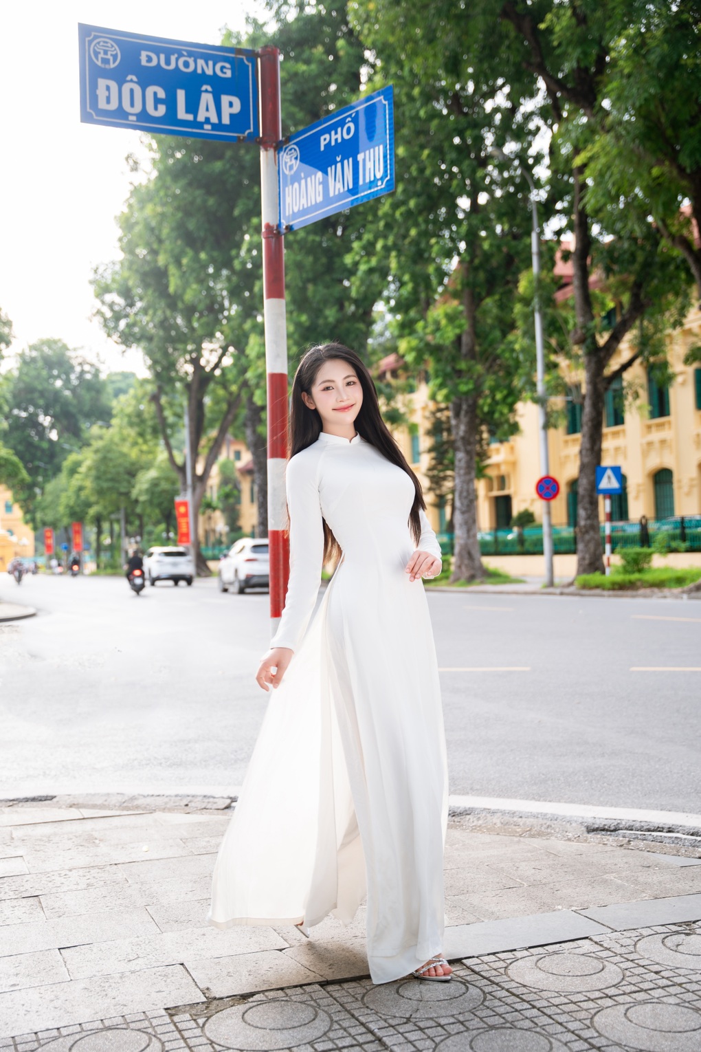 Người đẹp dân tộc Tày khoe dáng thướt tha trong tà áo dài trắng - 5 Người đẹp dân tộc Tày khoe dáng thướt tha trong tà áo dài trắng - 5