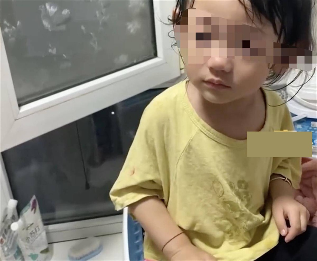 Bé gái mắng bố là lưu manh sau khi được mẹ dạy giới tính - 1 Bé gái mắng bố là lưu manh sau khi được mẹ dạy giới tính - 1