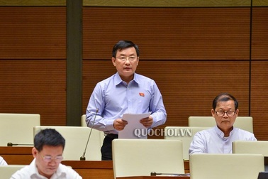 Lãnh đạo “tạo điều kiện” cho con em theo phương thức… phi giáo dục!