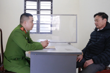 Hai cha con cầm đầu đường dây đánh bạc "bịp" lưu động