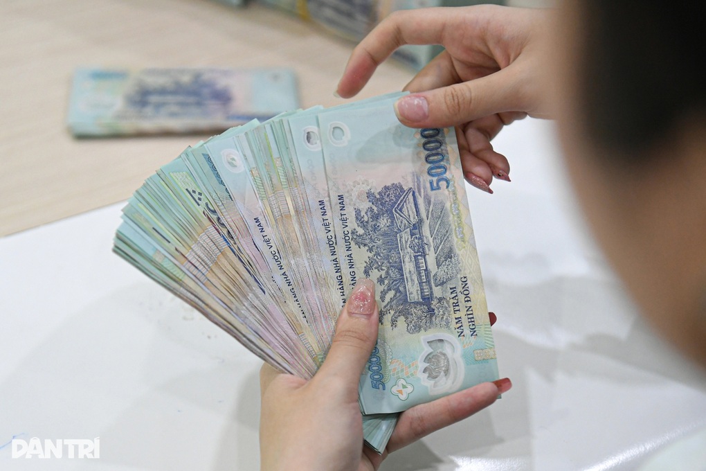 Gửi tiền ngân hàng nào nhận lãi suất cao nhất tháng 8? - 1 Gửi tiền ngân hàng nào nhận lãi suất cao nhất tháng 8? - 1