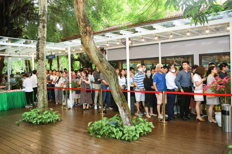 Khách xếp hàng dài để xem nhà mẫu và mua nhà tại Ecopark - 11 Khách xếp hàng dài để xem nhà mẫu và mua nhà tại Ecopark - 11