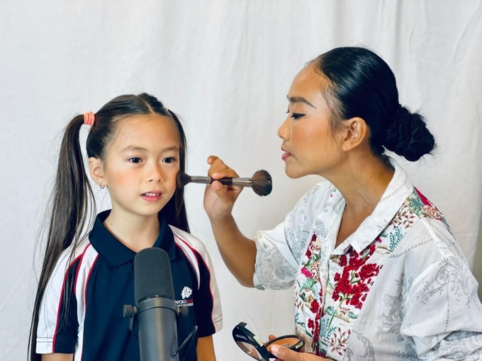 ĐOAN TRANG TỰ MAKEUP CHO SOL