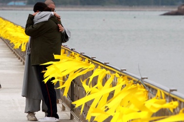 Những vết sẹo khó liền sau vụ chìm phà ở Hàn Quốc