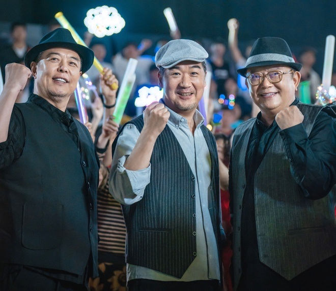 Hòa Thân Vương Cương sống kín tiếng, hạnh phúc bên người vợ kém 20 tuổi - 9 Hòa Thân Vương Cương sống kín tiếng, hạnh phúc bên người vợ kém 20 tuổi - 9