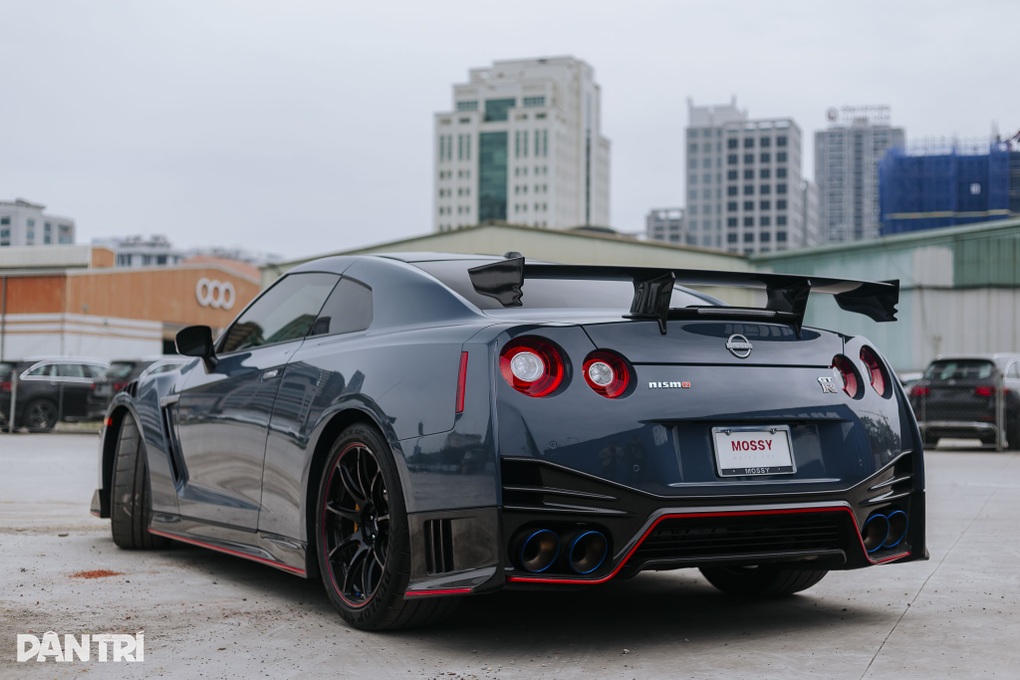 Mẫu xe Nissan này có giá lên đến 15 tỷ đồng, cả Việt Nam chỉ có 1 chiếc - 2