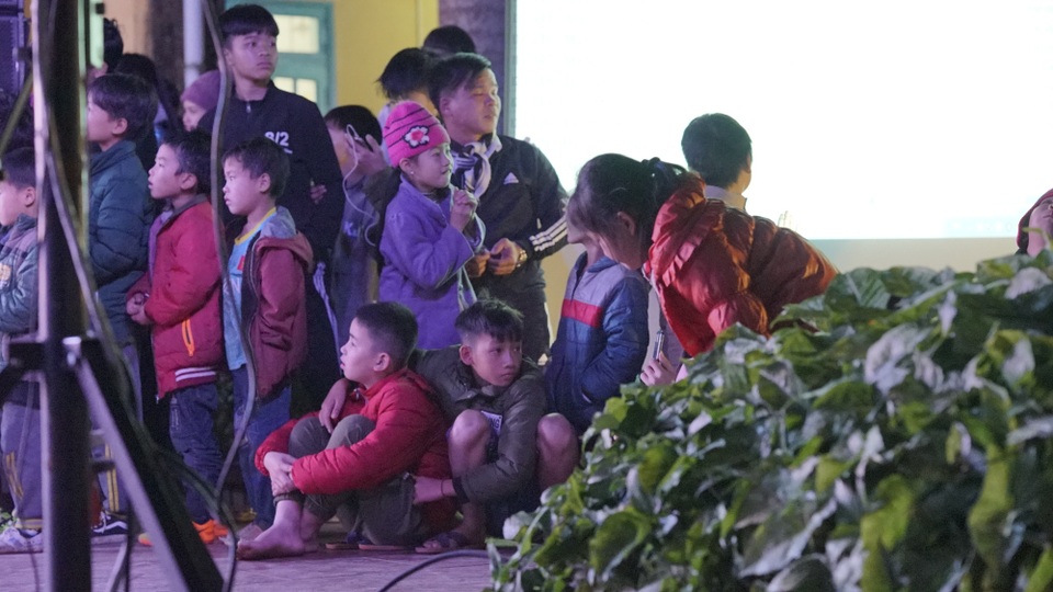 NSƯT Quang Tèo và dàn nghệ sĩ chung tay mang Tết đến vùng cao - 14 NSƯT Quang Tèo và dàn nghệ sĩ chung tay mang Tết đến vùng cao - 14
