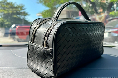 Khách rơi 100 triệu cùng điện thoại Vertu tại Nội Bài, tìm thấy ở Bắc Giang