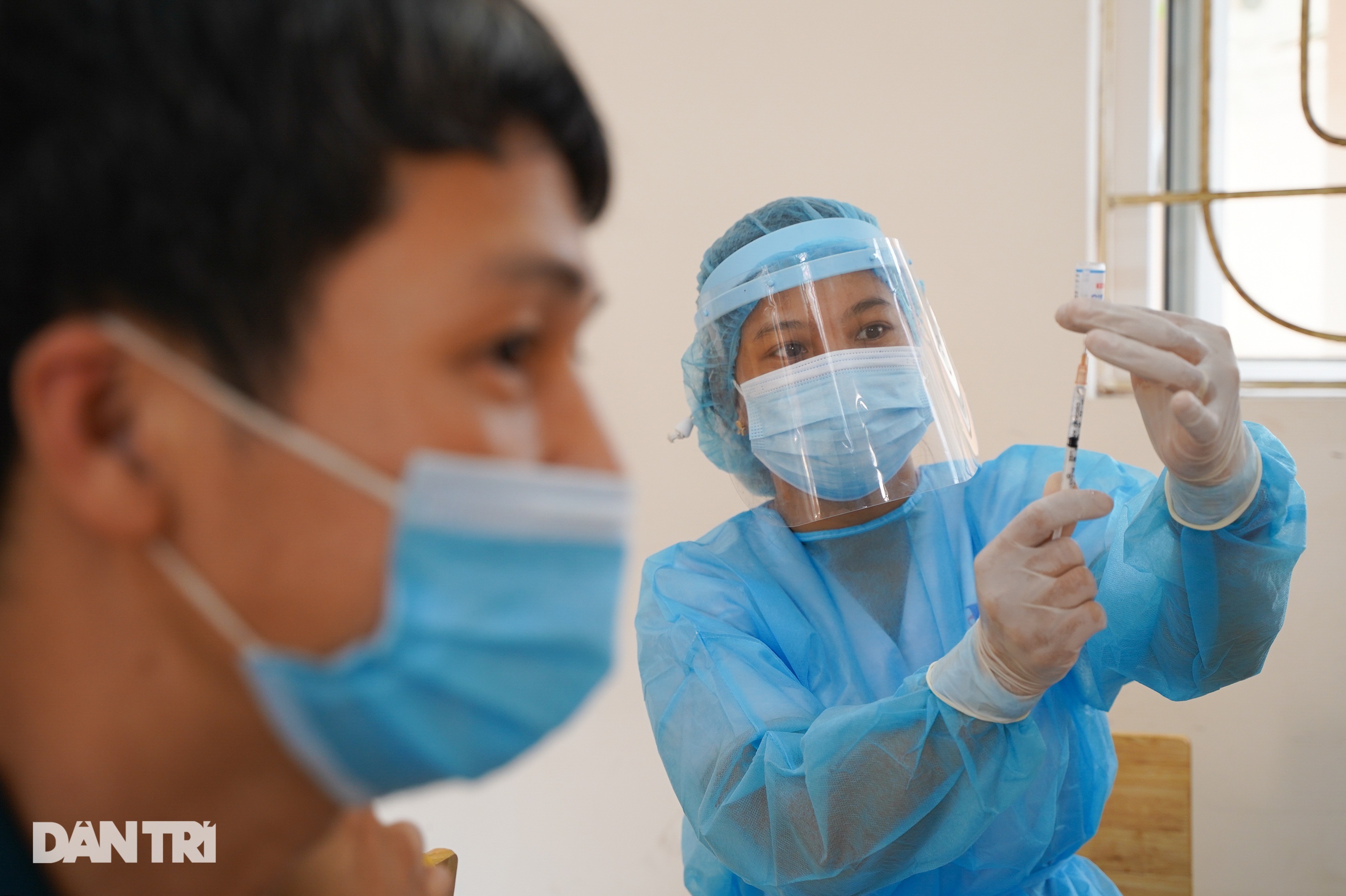 Toàn cảnh chiến dịch thần tốc bao phủ vắc xin Covid-19 tại Hà Nội - 13 Toàn cảnh chiến dịch thần tốc bao phủ vắc xin Covid-19 tại Hà Nội - 13