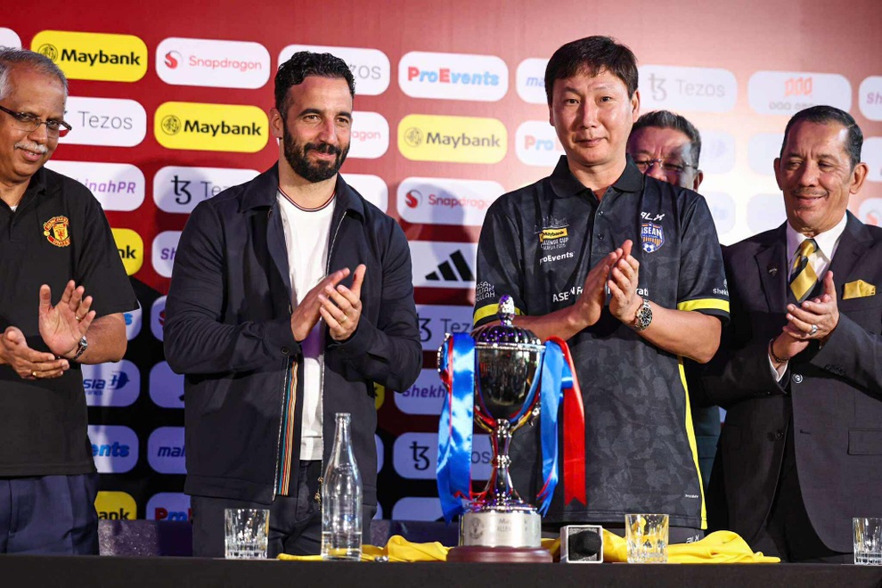 Coach Amorim សិក្សាបាល់ទាត់វៀតណាម Coach Kim Sang Sik ធ្វើការប្រកាសគួរឱ្យភ្ញាក់ផ្អើល - ២ HLV Amorim nghiên cứu bóng đá Việt Nam, HLV Kim Sang Sik tuyên bố bất ngờ - 2