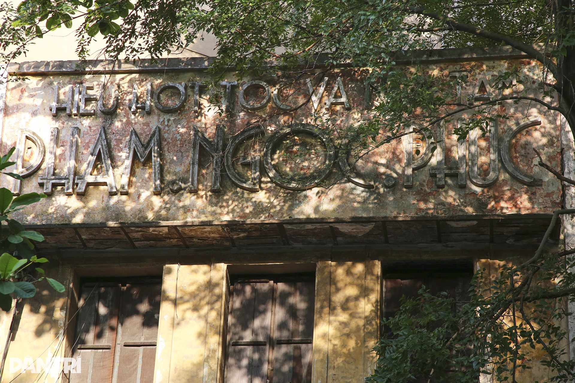 Những biển hiệu vang bóng một thời trên phố cổ Hà Nội - 8 Những biển hiệu vang bóng một thời trên phố cổ Hà Nội - 8