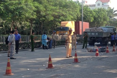 Xe chở xi măng va chạm xe máy, một người thiệt mạng