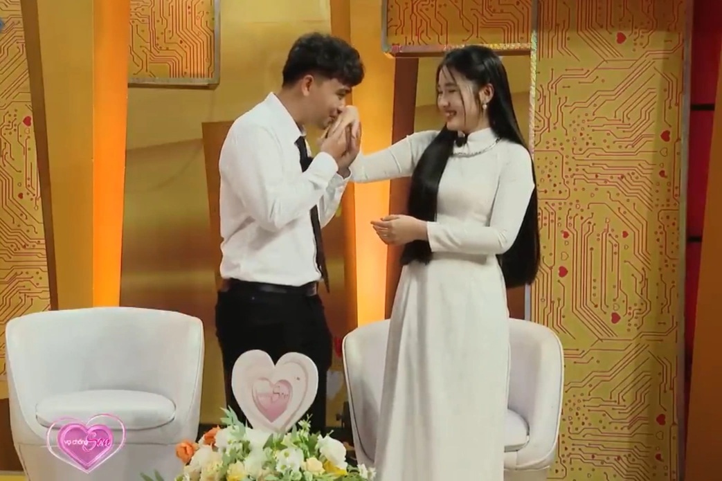 10X ខកចិត្តព្រោះមិត្តរួមការងារប្រុសសុំចូលផឹកទឹក រួចត្រឡប់ទៅផ្ទះភ្លាម - ១ 10X hụt hẫng vì nam đồng nghiệp đòi vào nhà uống nước rồi đi về ngay - 1