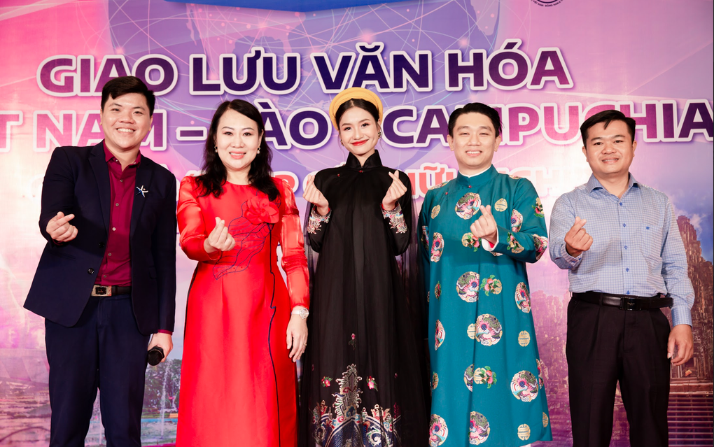 Nguyễn Thanh Hà trải lòng về việc đăng quang hoa hậu ở tuổi 18 - 2 Nguyễn Thanh Hà trải lòng về việc đăng quang hoa hậu ở tuổi 18 - 2