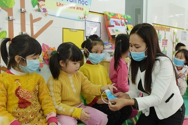 Nhân viên trường học: “trắng” đến bao giờ