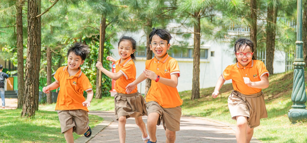 Phụ huynh trường tư trĩu vai đóng phí đầu năm, giấy thi cũng tính tiền - 4 Phụ huynh trường tư trĩu vai đóng phí đầu năm, giấy thi cũng tính tiền - 4